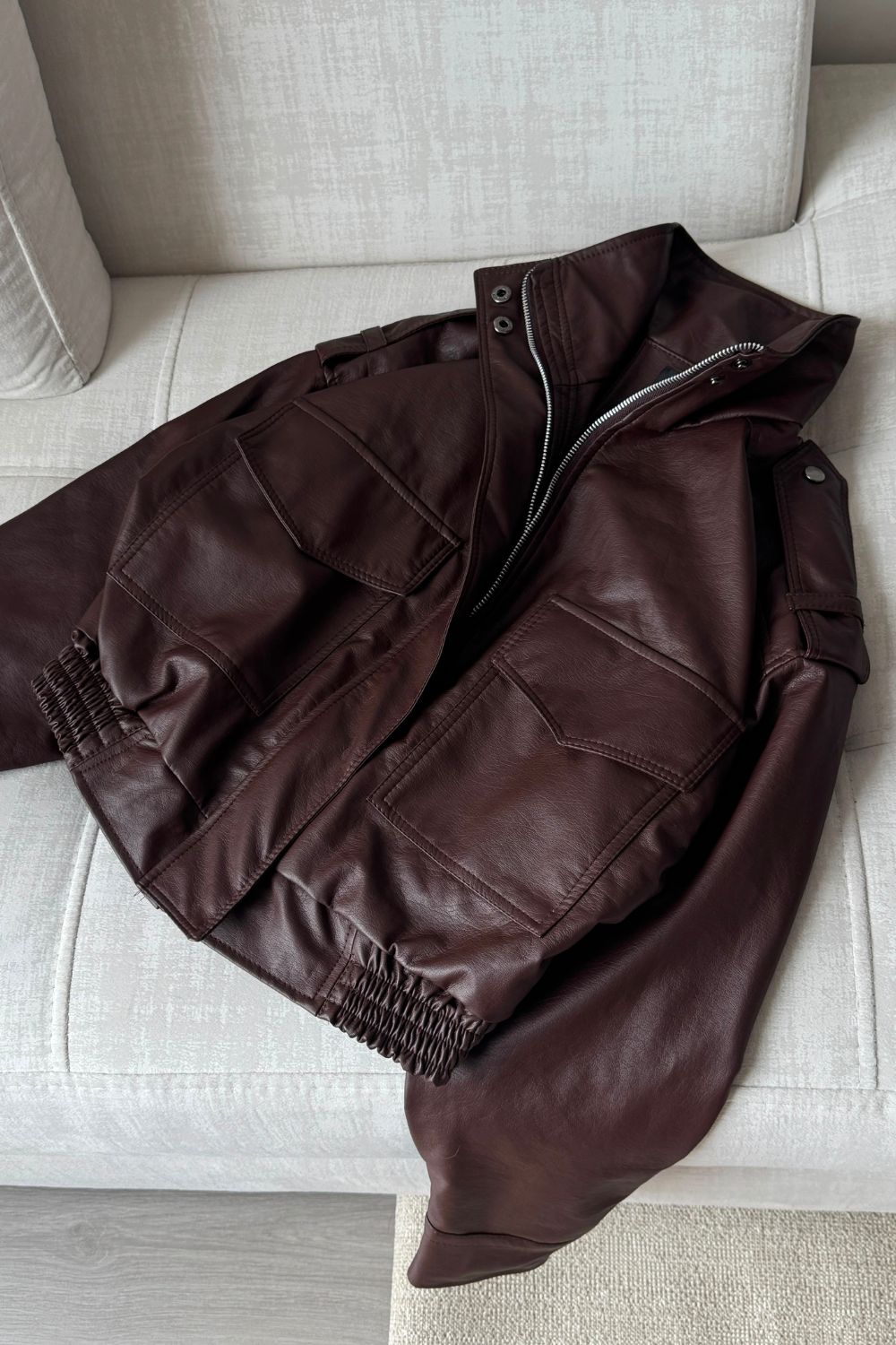 REF: 555 CHAQUETA ENRESORTADA EFECTO CUERO CHOCOLATE