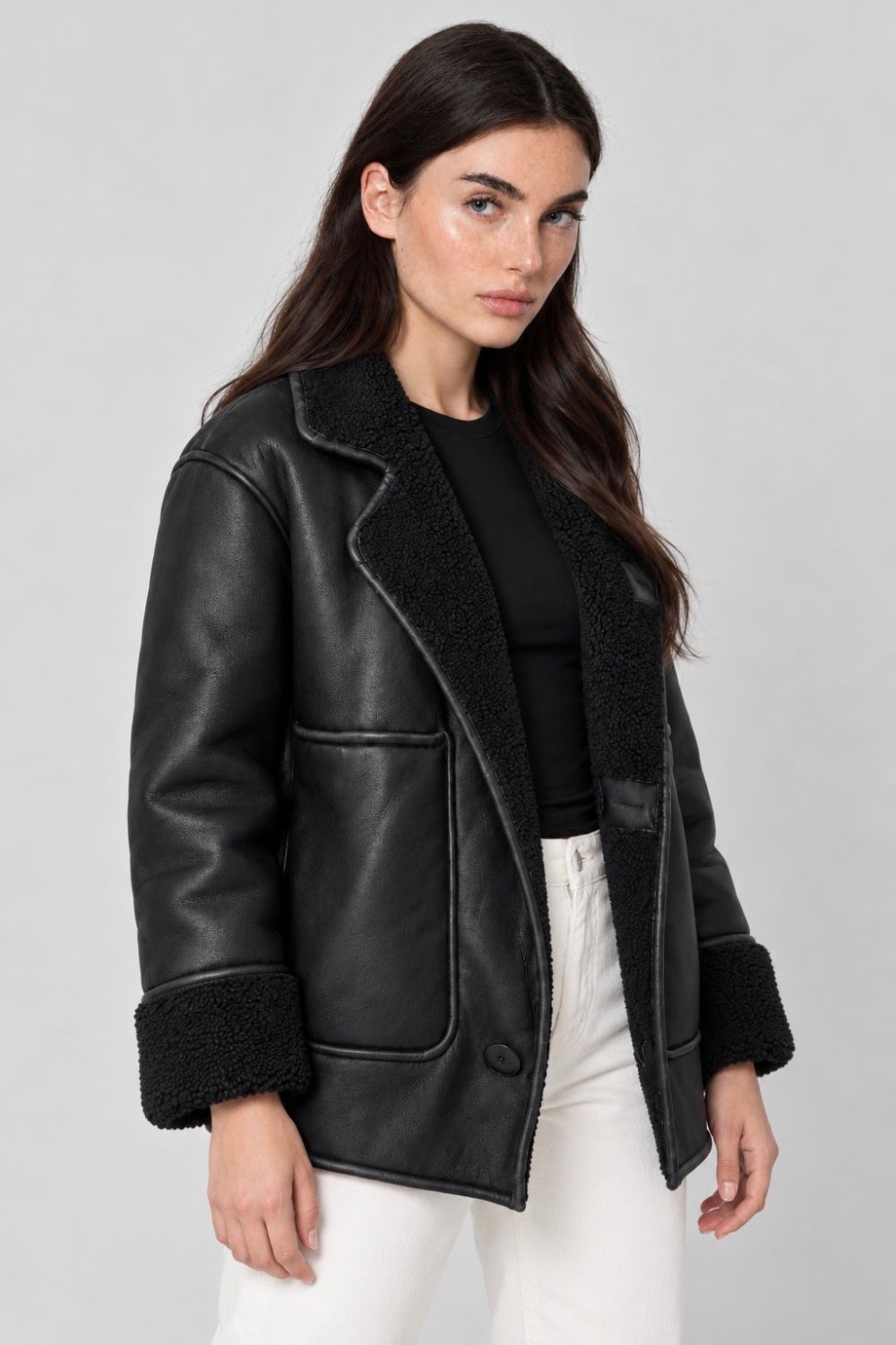 REF: 560 CHAQUETA OVERSIZE EFECTO CUERO BOTONES
