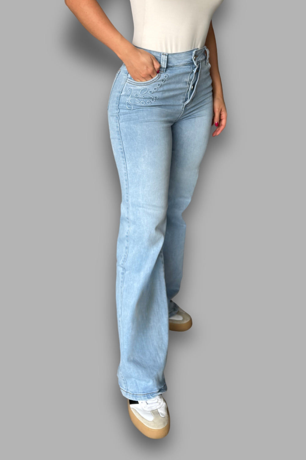 REF: 504 JEAN BORDADO BOTA RECTA STRECH