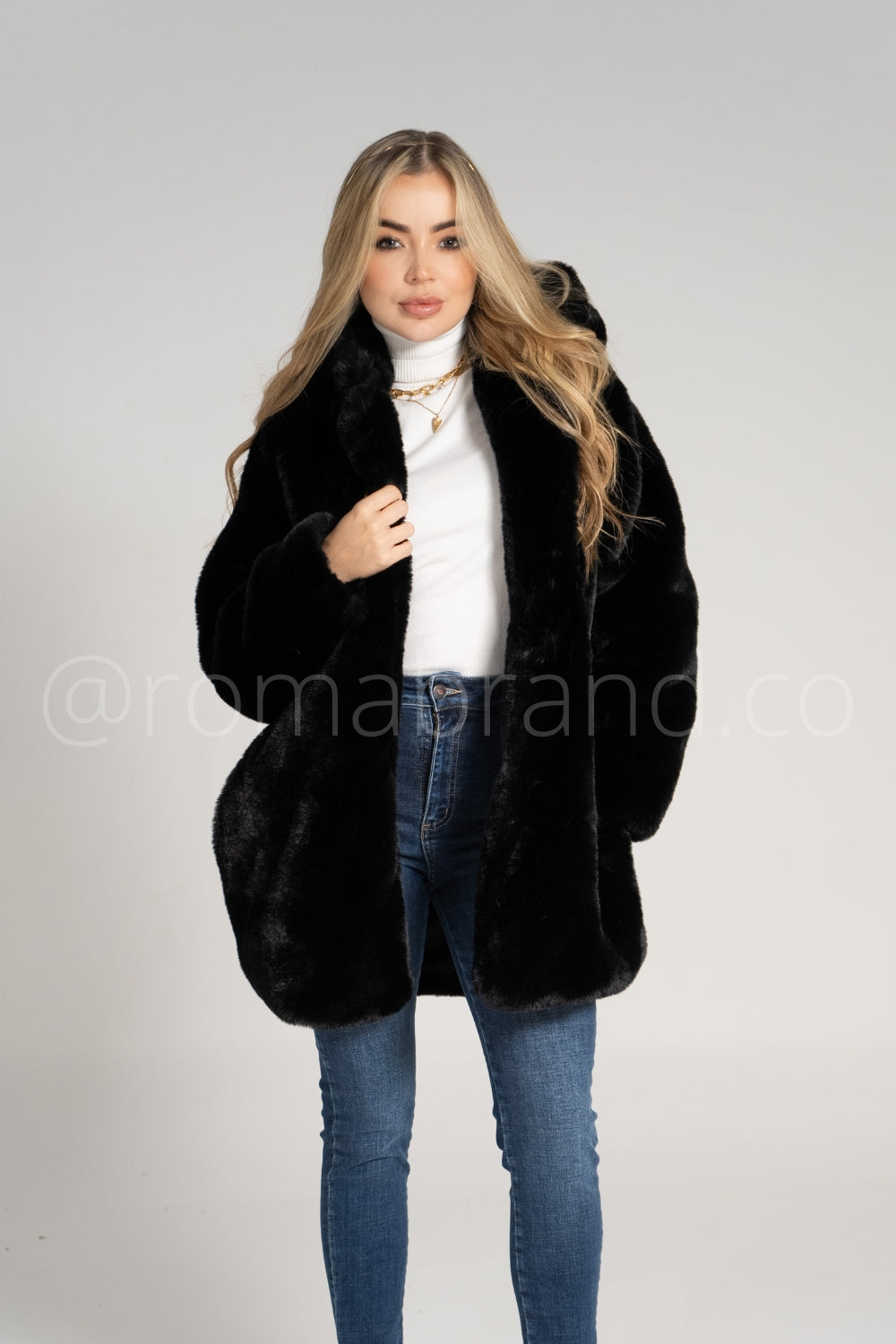 REF: 239 GABAN PELO CORTO CAPOTA NEGRO