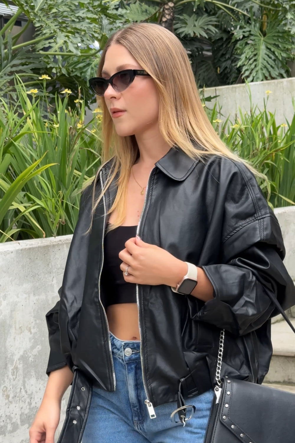 REF: 410 CHAQUETA OVERSIZE EFECTO CUERO NEGRA