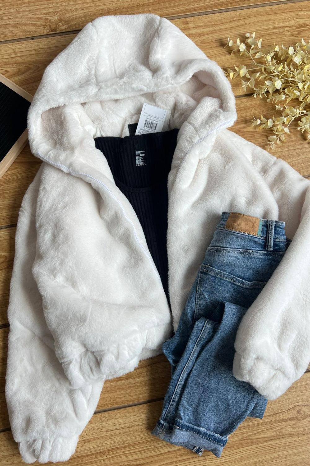 REF:240 ABRIGO CAPOTA CIERRE BLANCO MARFIL