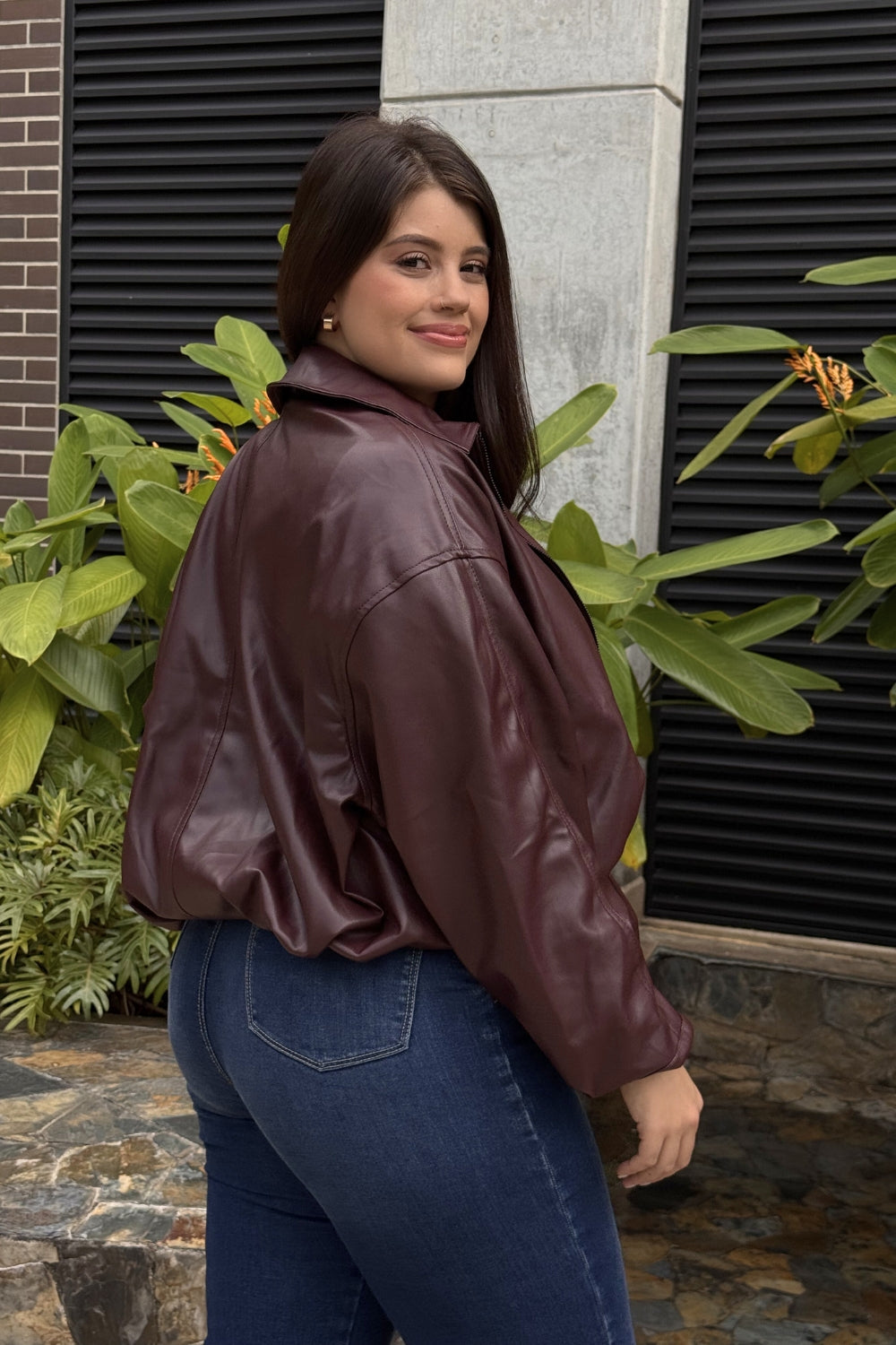 REF: 410 CHAQUETA OVERSIZE EFECTO CUERO VINOTINTO