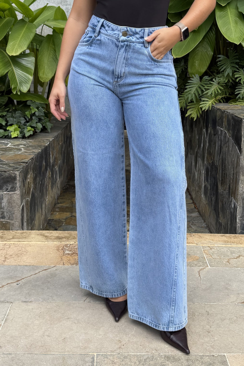 REF: 512 JEAN CORTE LATERAL WIDE LEG RIGIDO
