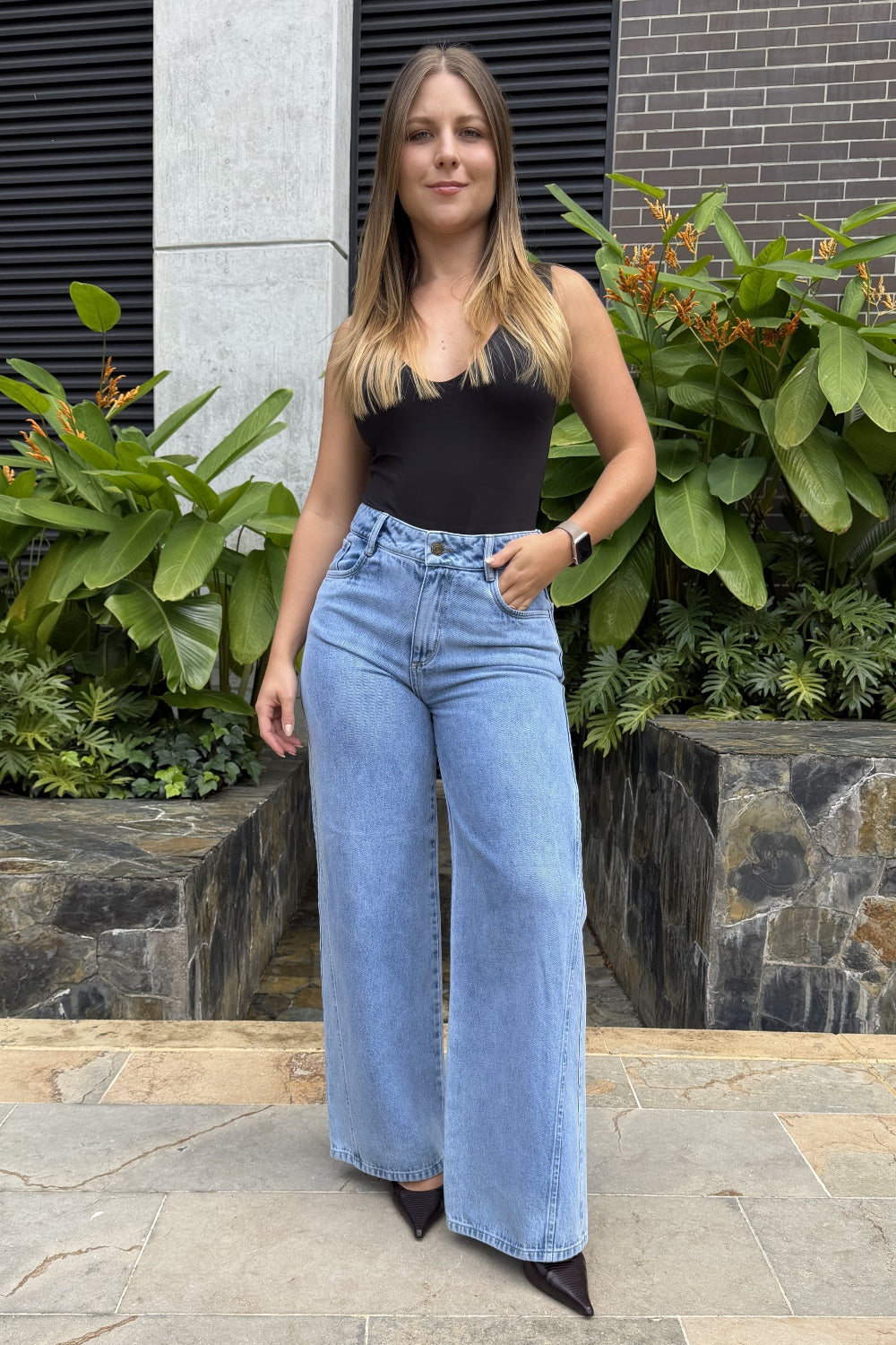 REF: 512 JEAN CORTE LATERAL WIDE LEG RIGIDO