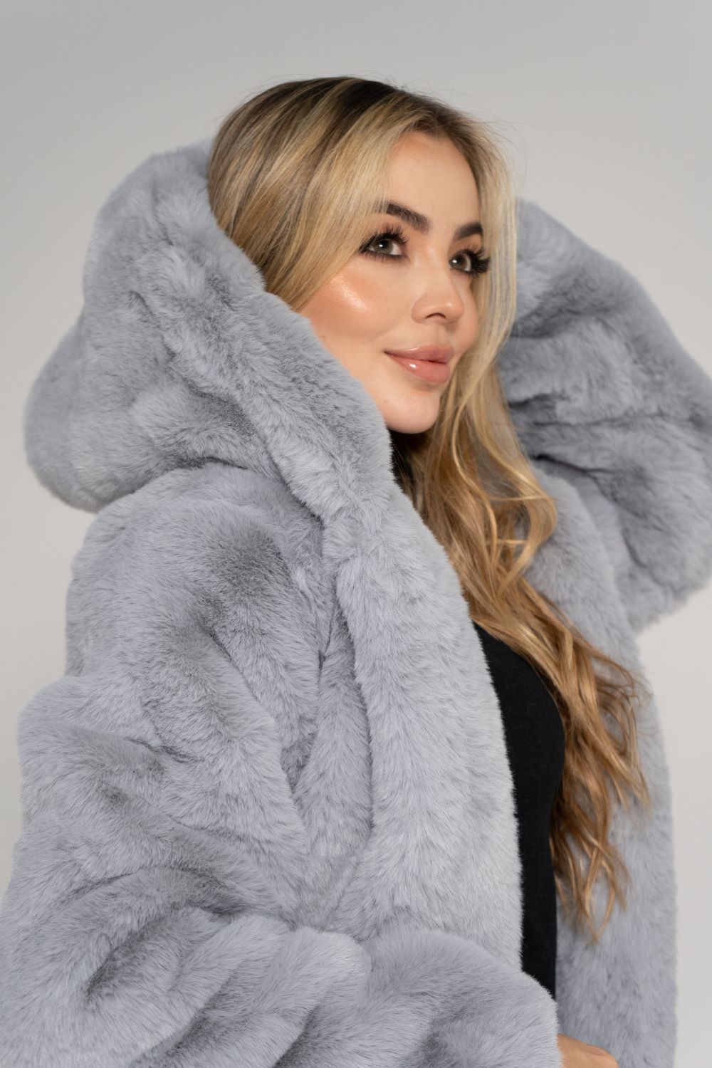 REF:239 GABAN PELO CORTO CAPOTA GRIS