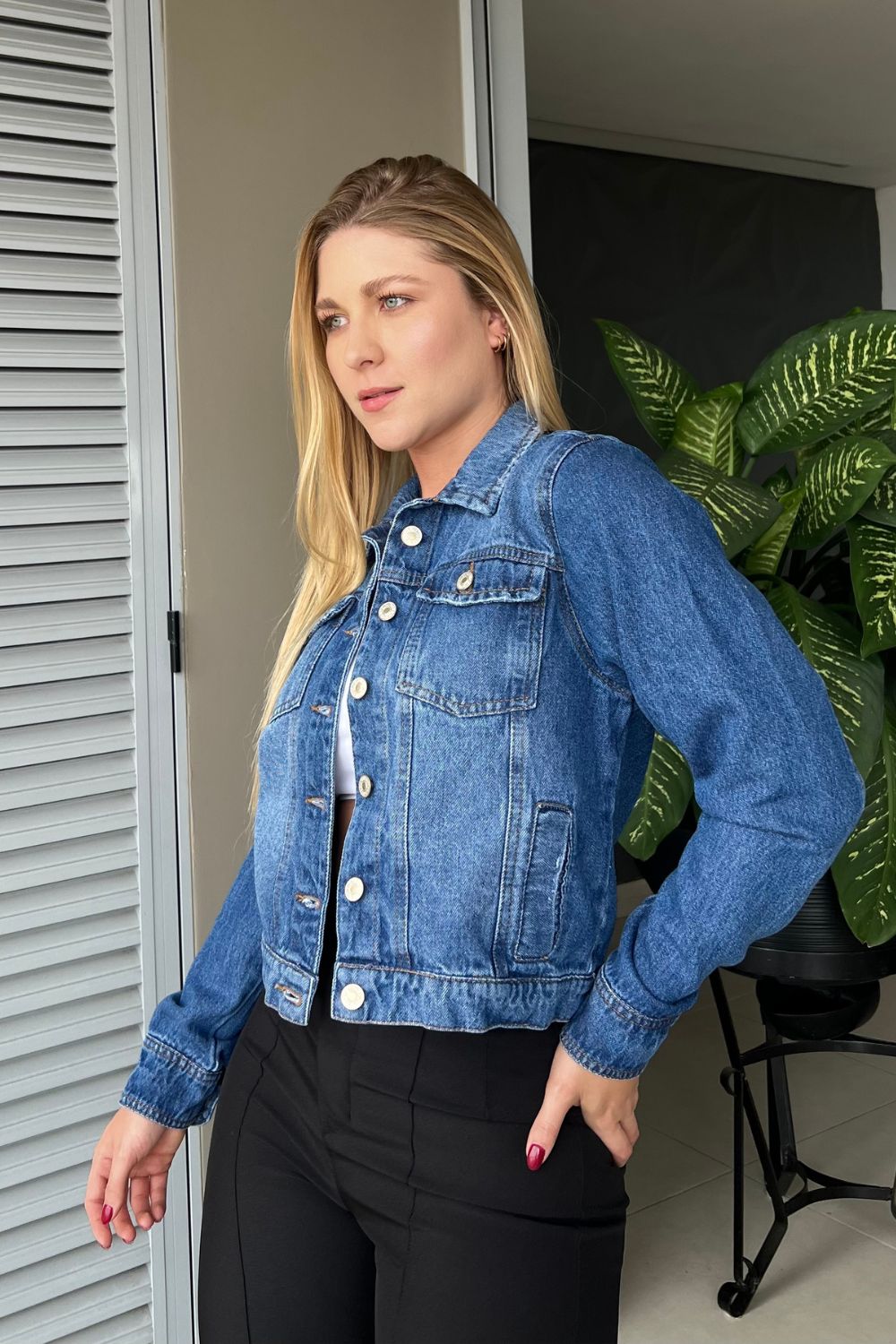 REF:276 CHAQUETA OSCURA MEDIANA CON BOLSILLOS CLASICA