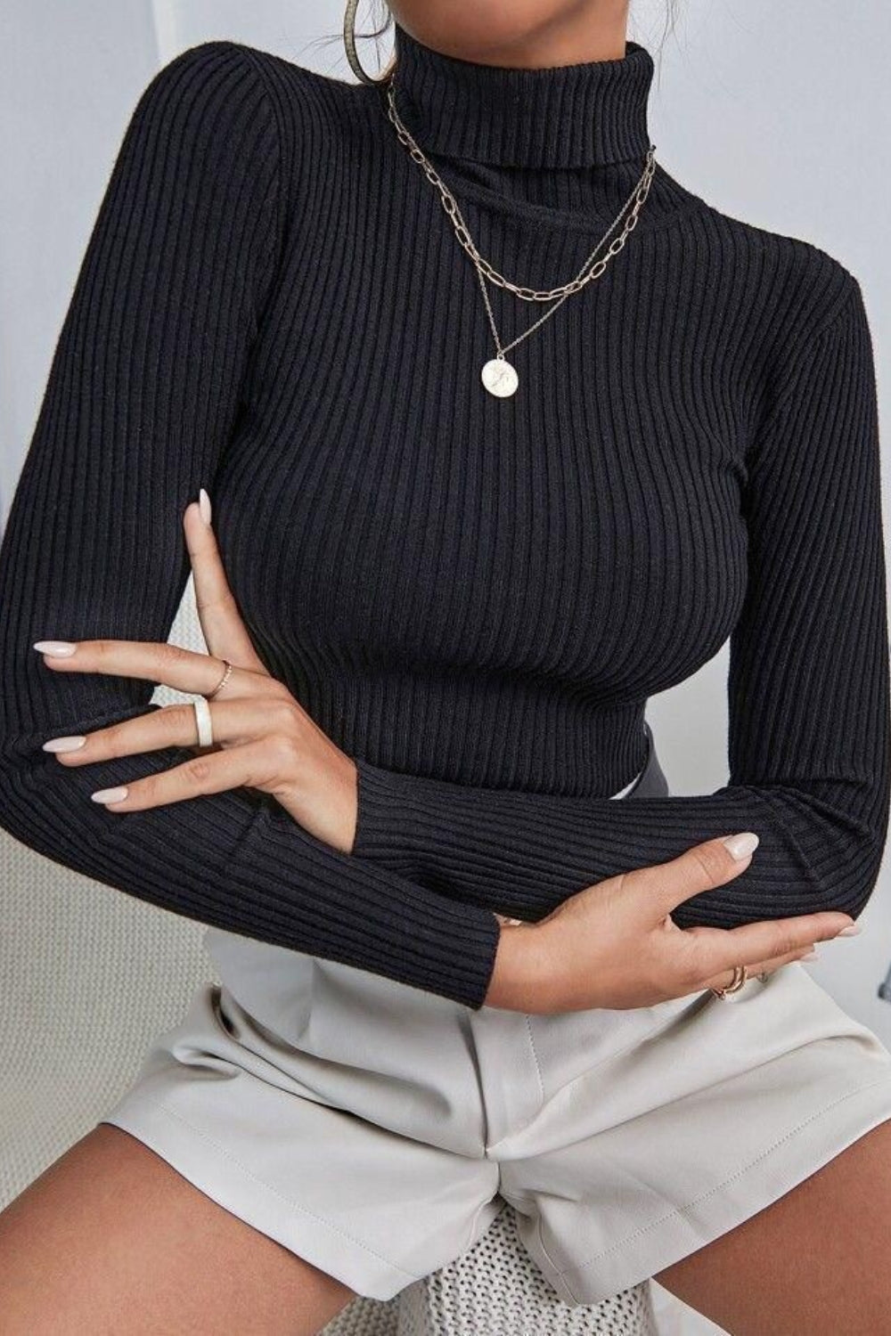 REF:505 BASICA MANGA LARGA CUELLO ALTO NEGRA