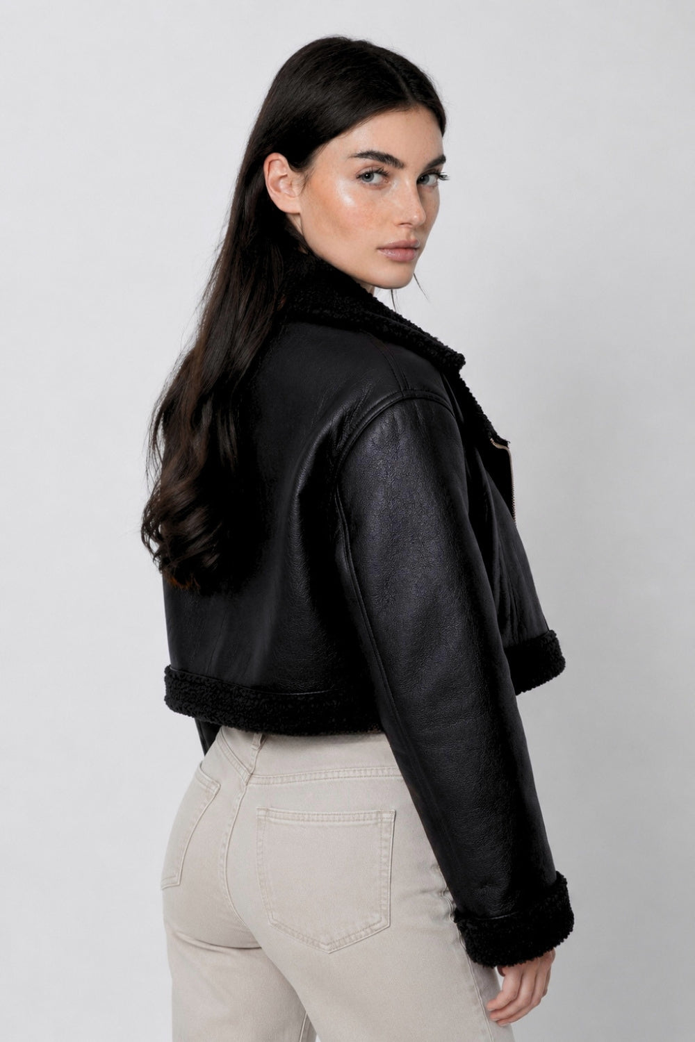 REF: 394 CHAQUETA CIERRE EFECTO CUERO NEGRA