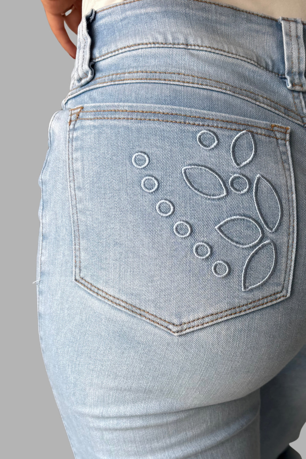 REF: 504 JEAN BORDADO BOTA RECTA STRECH