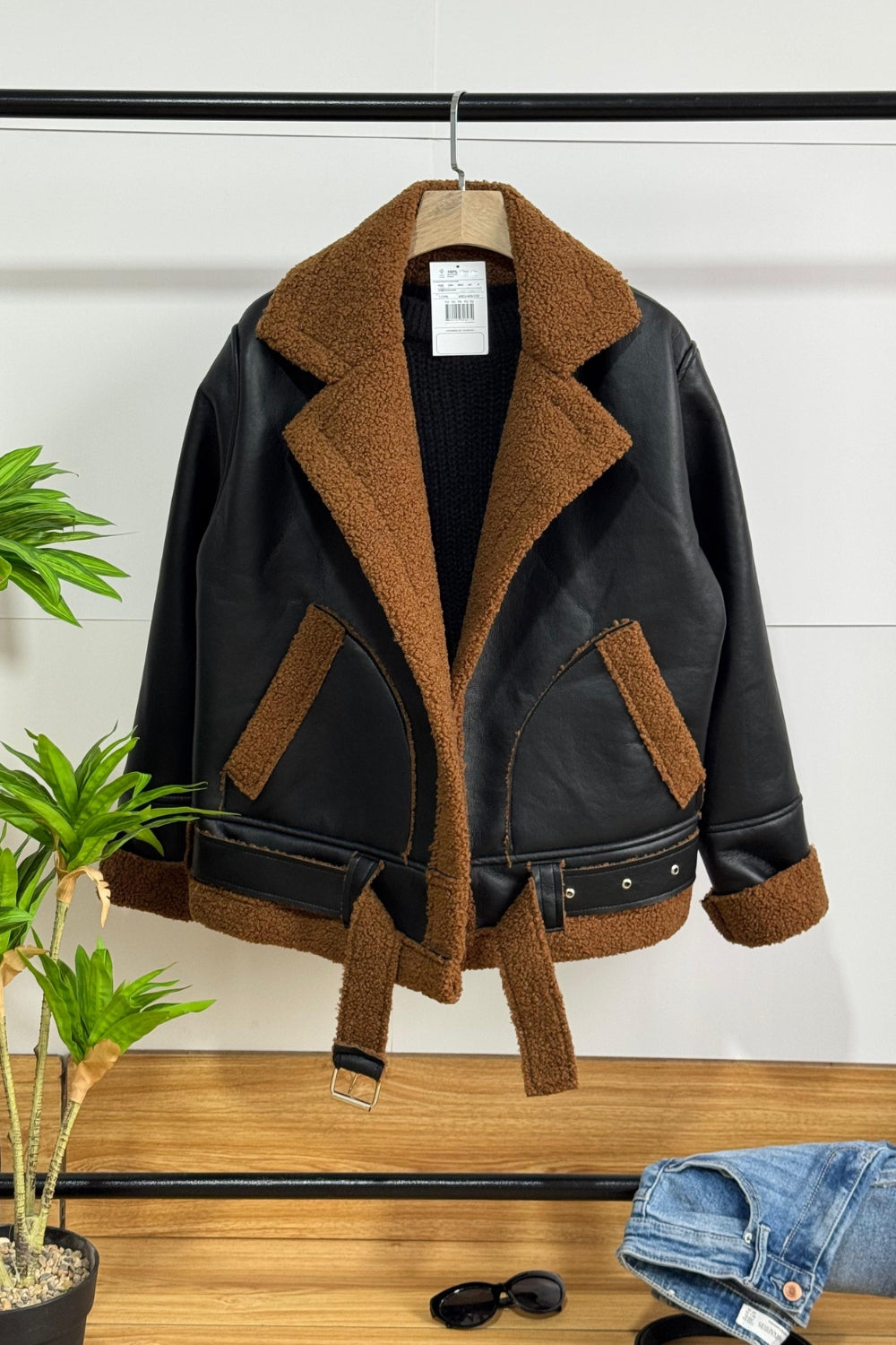 CHAQUETA CINTURON EFECTO CUERO NEGRA OVEJERO CAFE