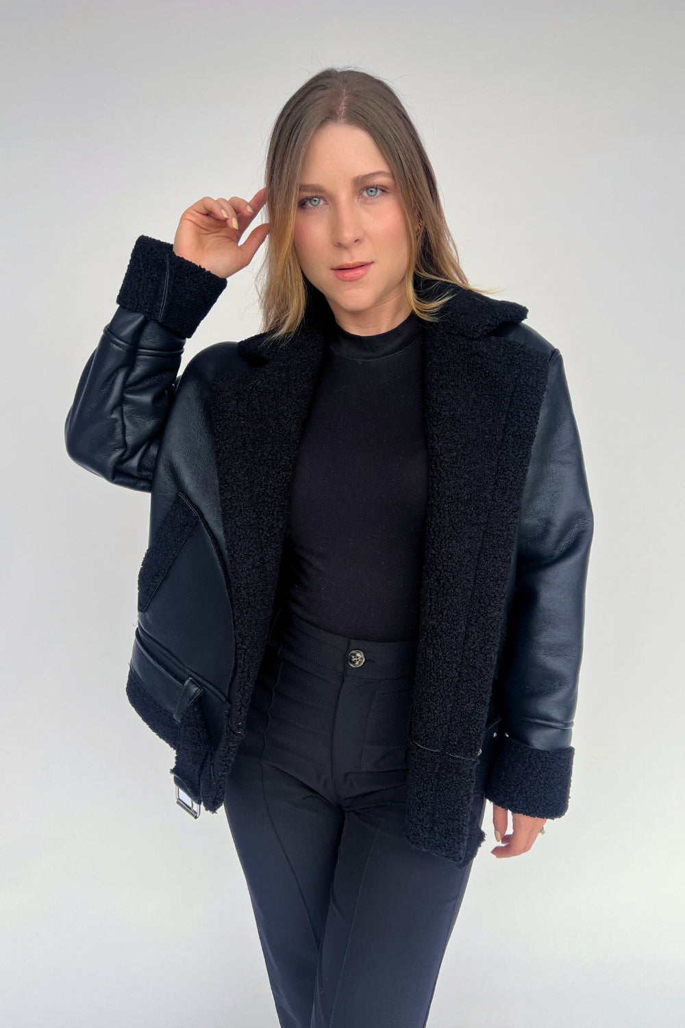 REF: 402 CHAQUETA CINTURON LARGA EFECTO CUERO NEGRA