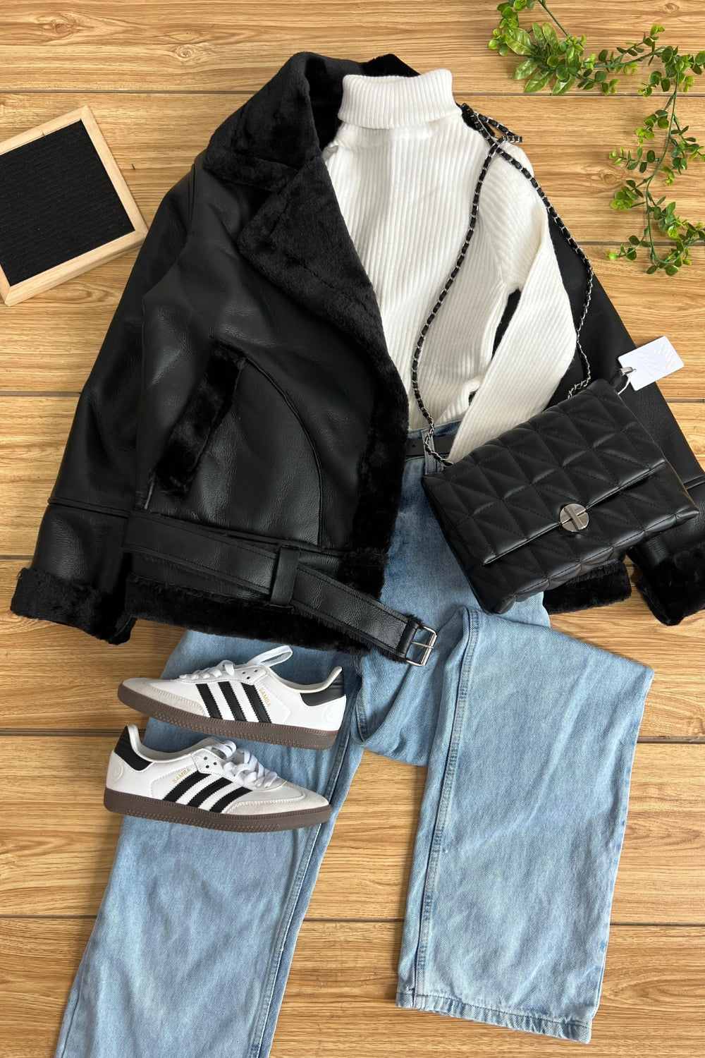 CHAQUETA CINTURON LARGA EFECTO CUERO NEGRA (PRE-VENTA)