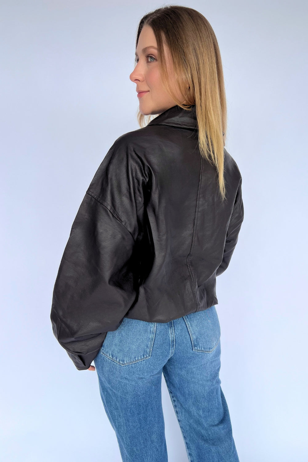 REF: 410 CHAQUETA OVERSIZE EFECTO CUERO CAFE