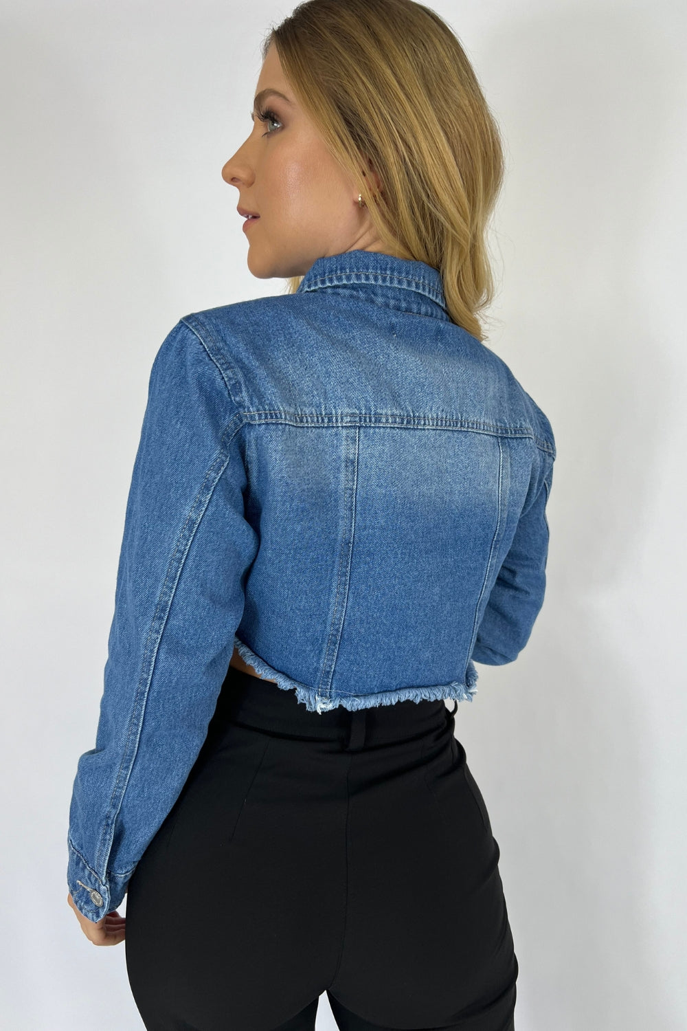 REF:104 CHAQUETA CORTA TONO MEDIO