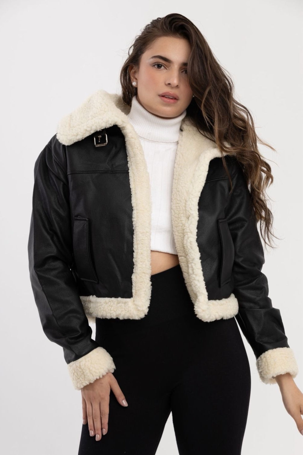 CHAQUETA MEDIANA EFECTO CUERO OVEJERA BROCHES REF: 320