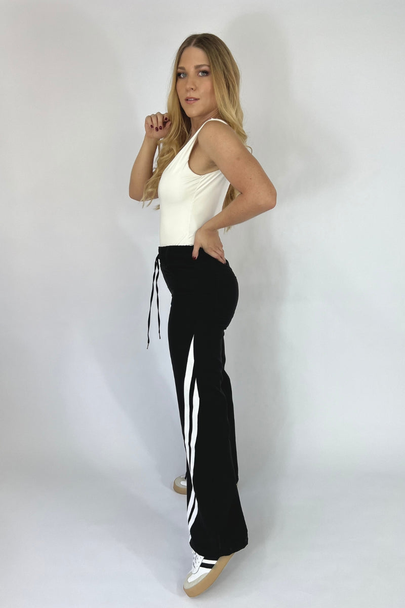 PANTALON NEGRO RAYAS BLANCAS REF: 295