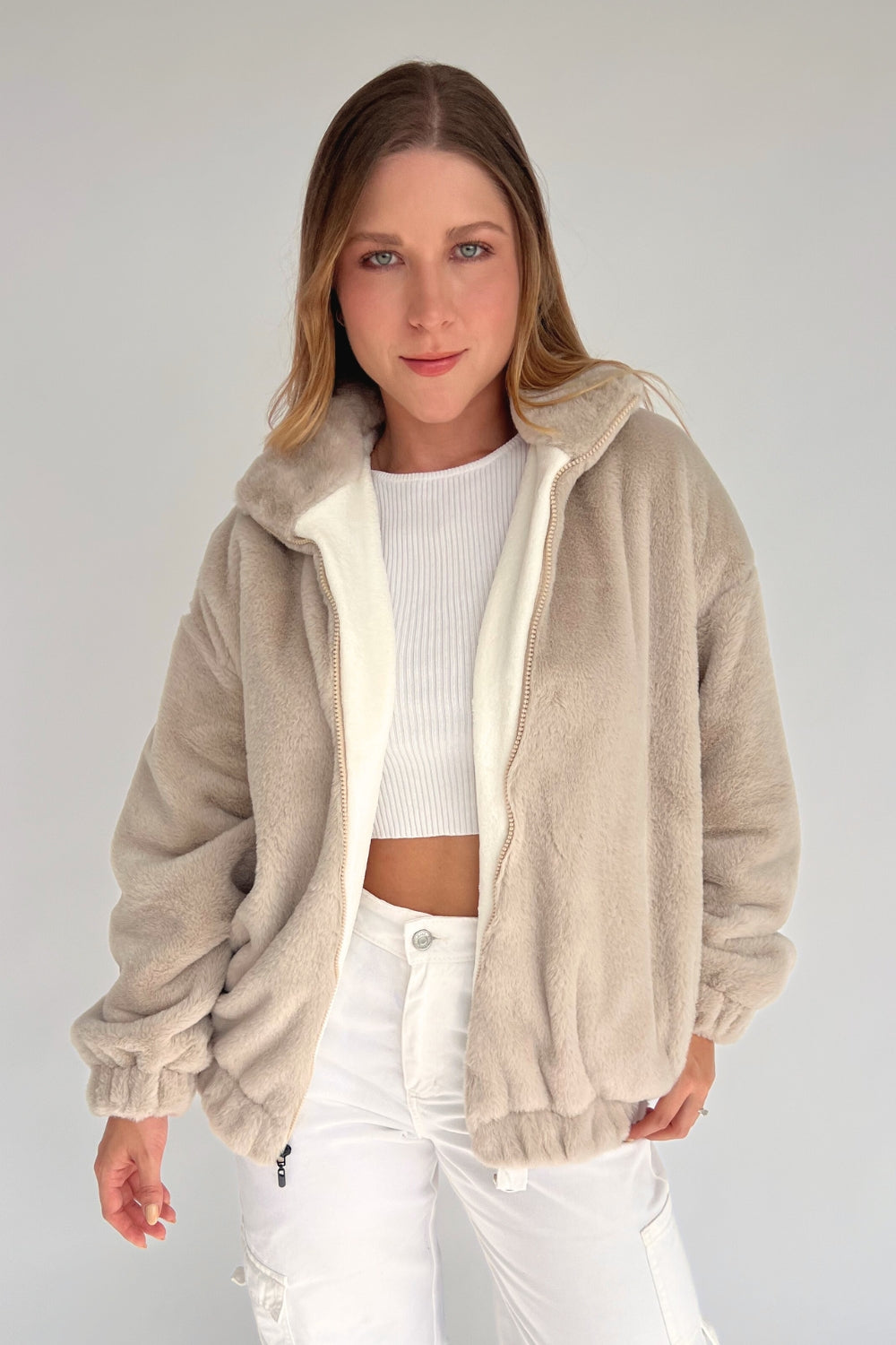 REF:241 ABRIGO OVERSIZE CIERRE ARENA