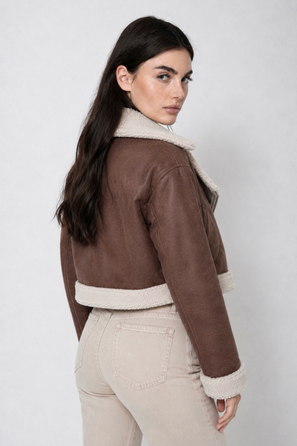 REF: 394 CHAQUETA CIERRE EFECTO CUERO CAFE CREMA